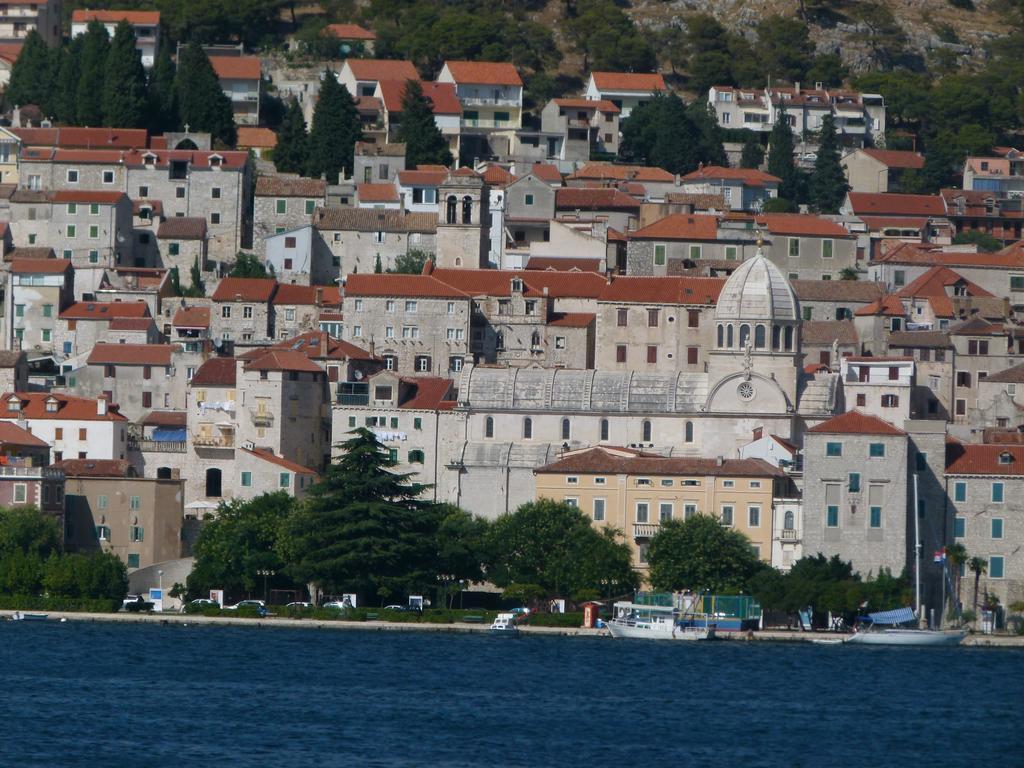 Apartment Bila Šibenik Buitenkant foto
